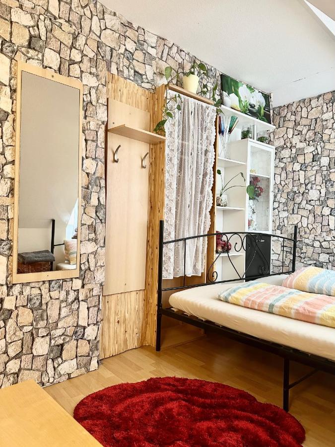 Ferienzimmer Healing Und Montuerwohnung * Weißenfels